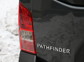 Nissan Pathfinder. Фонарь