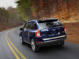 Jeep Compass (2011). Вид сзади. Фото Jeep