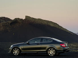 Mercedes-Benz C-Class Coupe. Вид сбоку
