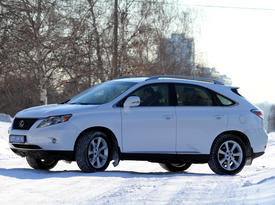 Lexus RX 350. Вид сбоку