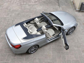 BMW 650i Convertible. Вид сверху, дверь открыта