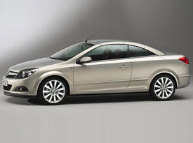Сравнительный тест-драйв. Opel Astra TwinTop с поднятым верхом