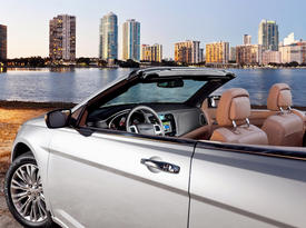 Chrysler 200 Convertible. Вид сбоку