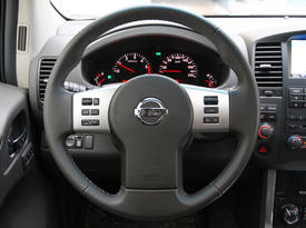 Nissan Pathfinder. Передняя панель