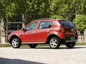 Renault Sandero Stepway. Зад-бок. Фото Renault 