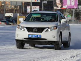 Lexus RX 350. Вид спереди