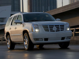 Cadillac Escalade Hybrid перед-бок
