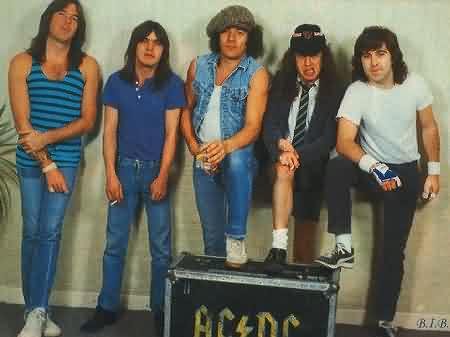 Gallery «AC/DC» предложили фанатам поучаствовать в конкурсе