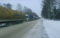Пробка на трассе М10. Фото с сайта vk.com