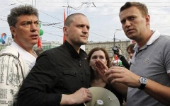 Борис Немцов, Сергей Удальцов и Алексей Навальный на «Марше миллионов» 6 мая