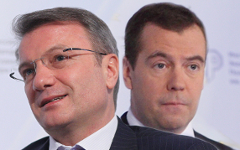 Герман Греф и Дмитрий Медведев. Коллаж © KM.RU