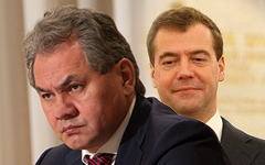 Сергей Шойгу и Дмитрий Медведев. Коллаж © KM.RU