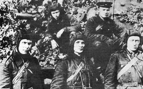 Экипаж КВ-1, август 1941. Фото Павел Васильевич Майский с сайта wikimedia.org