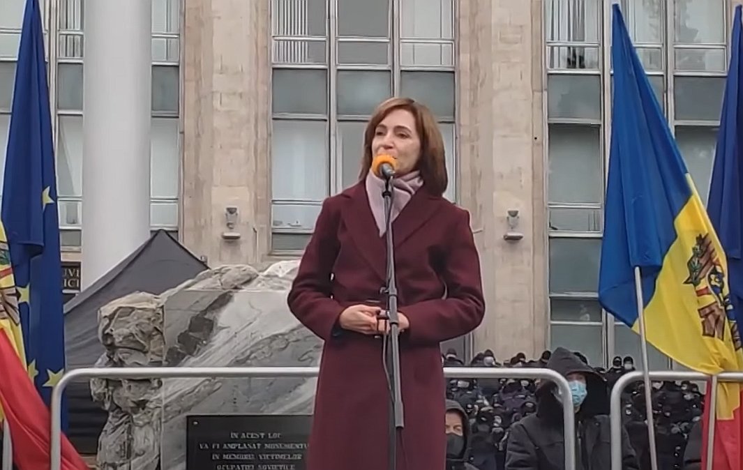 Майя Санду выступила перед митингующими