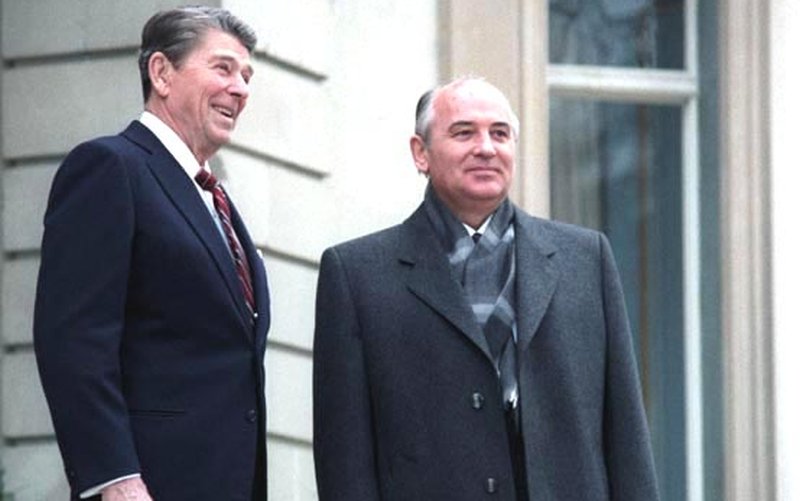 Михаил Горбачёв и Рональд Рейган. 1985 год
