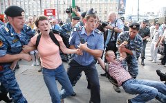 Разгон митинга. Фото с сайта forum.finam.ru
