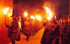 Факельное шествие в Евпатории в 2009 году. Фото с сайта agatov.com