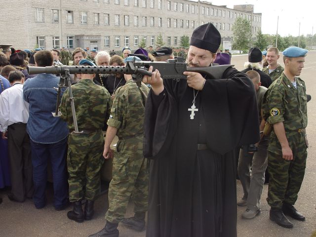 Священник в армии. Фото с сайта vsyako-razno.ru