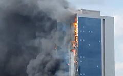 Пожар в Polat Towers. Стоп-кадр с видео в YouTube