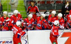Игроки «Локомотива». Фото с сайта hclokomotiv.ru
