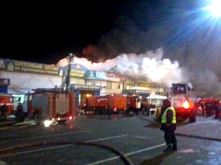 Пожар на рынке «Садовод». Фото с сайта mchs.ru