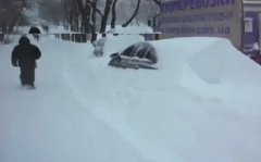 Снежные заносы. Стоп-кадр с видео YouTube