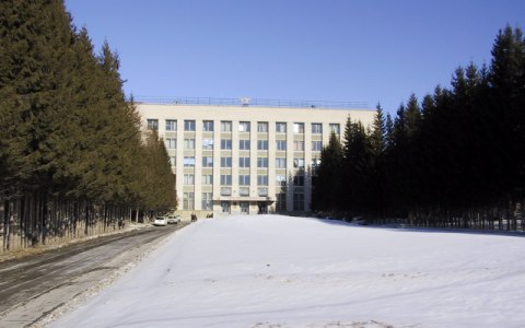 ИЯФ зимой. Фото с сайта wikimedia.org