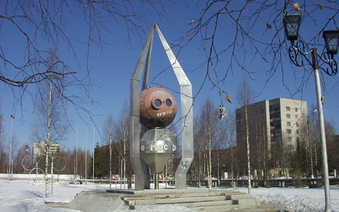 Памятник спутнику серии «Космос». Фото Ssr с сайта wikimedia.org