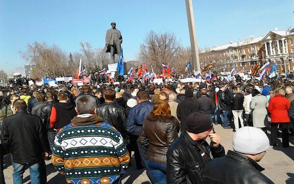 Митинг в Донецке. Фото пользователя Твиттер @antonov_nsk