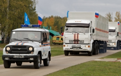 Автоколонна с гуманитарной помощью. Фото  с сайта mchs.gov.ru
