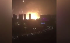 Взрыв в городе Тяньцзинь. Стоп-кадр с видео в YouTube