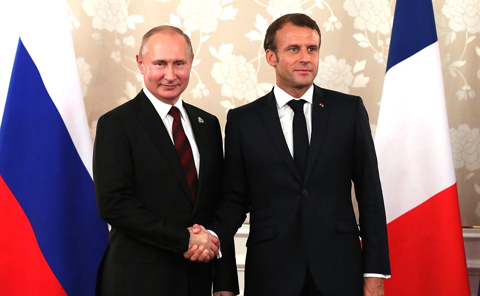 Беседа с президентом Франции Эммануэлем Макроном © KM.RU, Пресс-служба Кремля