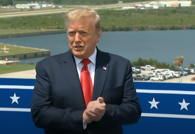 Дональд Трамп 