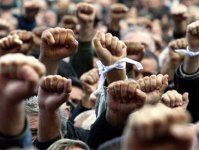 Украинские оппозиционеры начали митинг в Киеве с общей молитвы